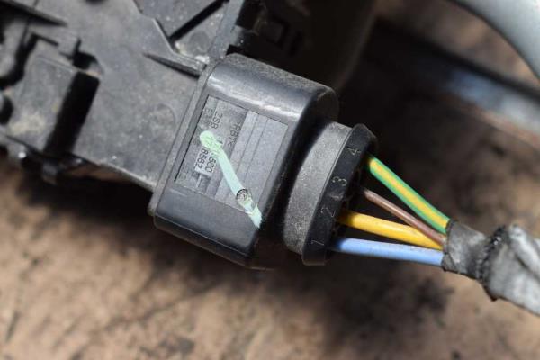 MOTEUR D ESSUIE GLACE PEUGEOT 208 8/2015-2020 - Vue 3